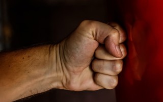 Жуткий случай в Киеве: мужчина шваброй убил собственную жену
