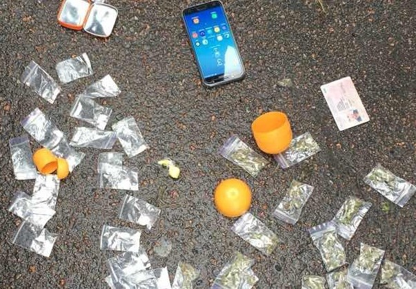 Наркотики в «киндер-сюрпризах»: в Киеве накрыли банду злоумышленников (фото)