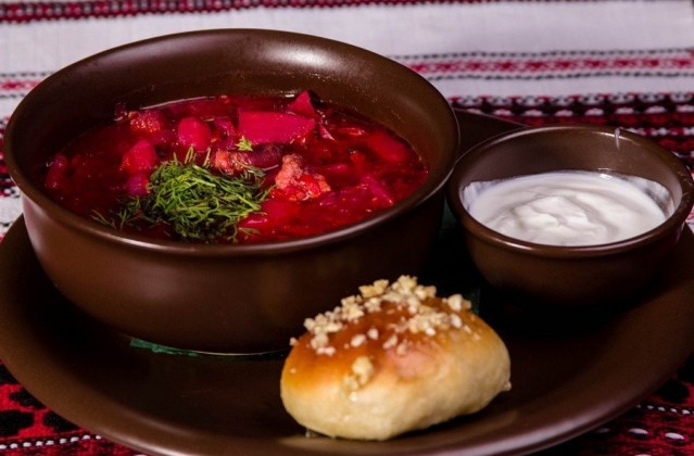 Украинцам показали, что едят народные депутаты и сколько это стоит