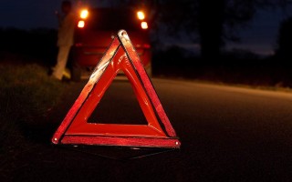 Возле одного из столичных мостов автомобиль раздавило всмятку  (фото)