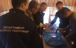 Должностные лица Пенсионного фонда погорели на крупной взятке (фото)