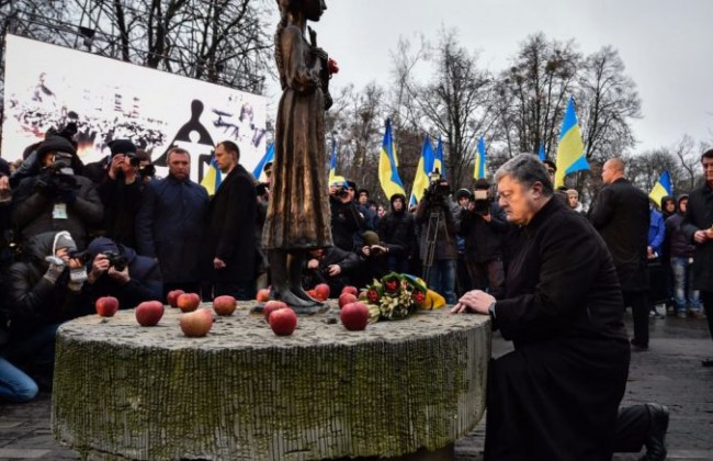 Уже второй солдат упал в обморок во время выступления Порошенко