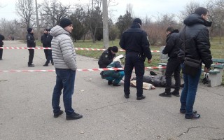 В Николаеве посреди улицы  застрелился  пенсионер (фото, видео)