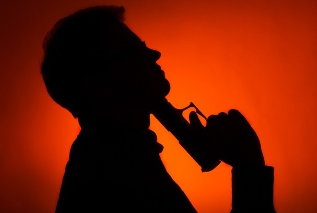 На одной из столичных остановок застрелился мужчина