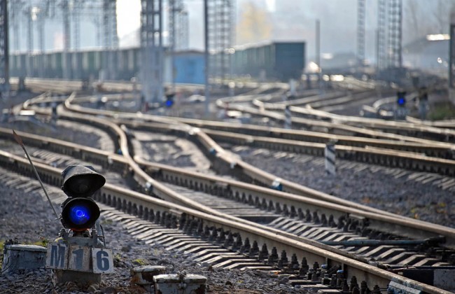 Поезд сошел с рельсов на полной скорости, много пострадавших