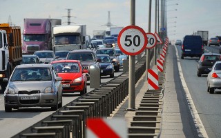 Кабмин утвердил ограничения скорости движения автомобилей в городах