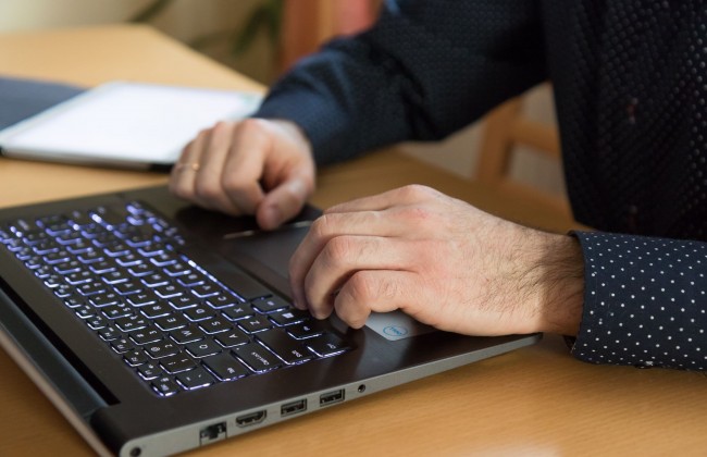 В РФ мужчину приговорили к 2 годам строгого режима за пост в соцсети