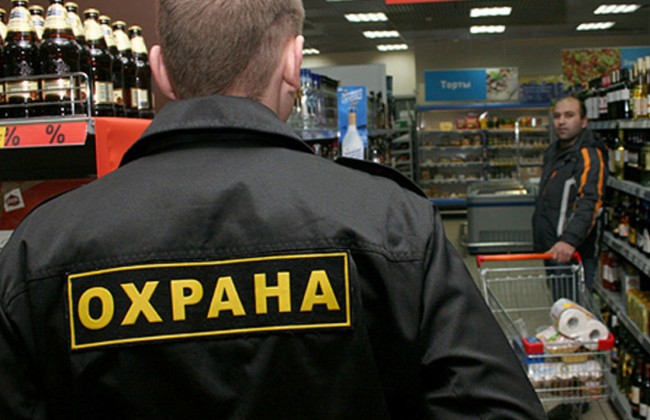 Очередной скандал в Киеве: охранники супермаркета за закрытыми дверями обыскивали женщину с двухлетним ребенком