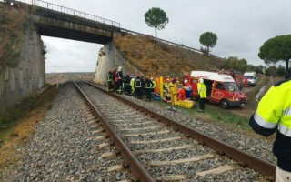В Испании непогода привела к крушению поезда, есть пострадавшие