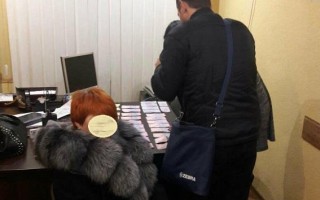 Полтавчанка предложила капитану полиции «крышевать» ее наркобизнес (фото)