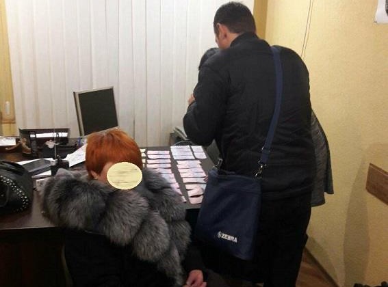 Полтавчанка предложила капитану полиции «крышевать» ее наркобизнес (фото)