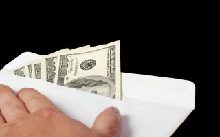 Сотрудник НАБУ пытался дать взятку первому замглавы Госмиграционной службы