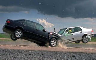 Масштабная авария под Киевом: на перекрестке встретились 3 машины (фото)