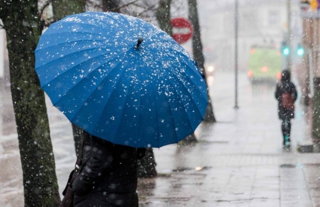 Погода в Украине: мокрый снег и температура до +11