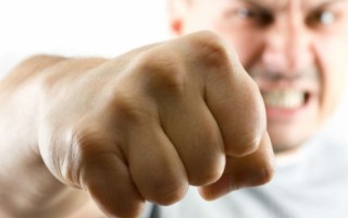 Получает удовольствие от издевательств: появились подробности про отца «школьника-садиста»