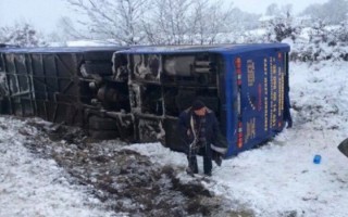 Под Львовом в кювет слетел автобус с пассажирами (фото)