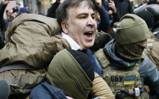 Столкновения с активистами: правоохранители задержали Саакашвили
