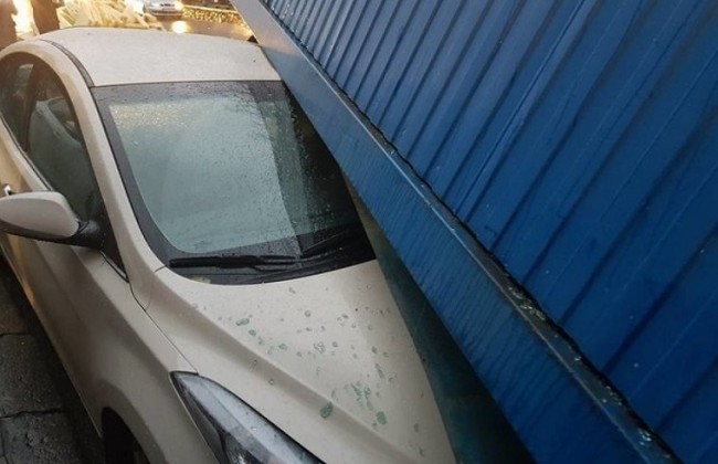 В Киеве МАФ  раздавил автомобиль (фото)