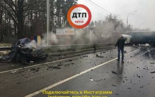 Страшное ДТП у площади Шевченко: водитель погиб