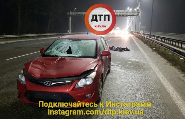 Под Киевом автомобиль насмерть сбил пешехода