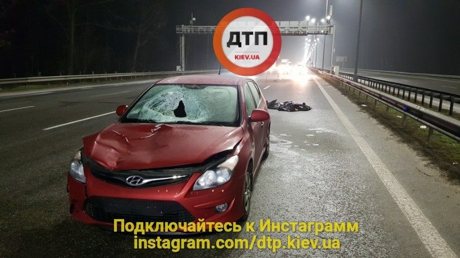 Под Киевом автомобиль насмерть сбил пешехода