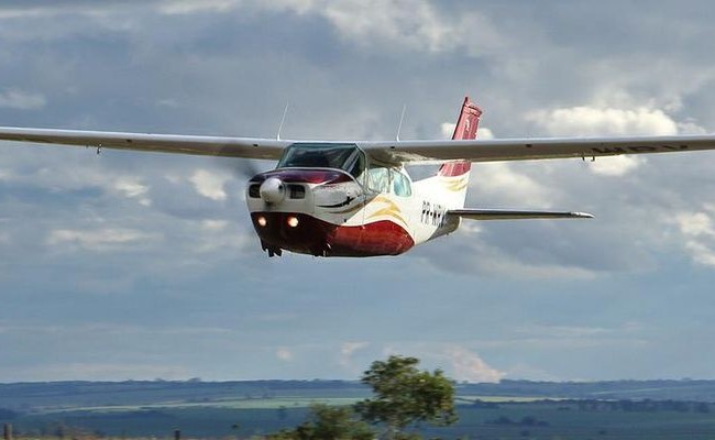 В США самолет упал на жилой дом