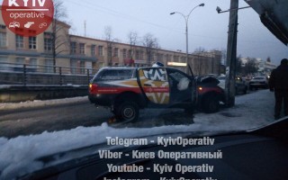 ДТП с участием автомобиля «Киевэнерго»: внедорожник не заметил столб (фото)