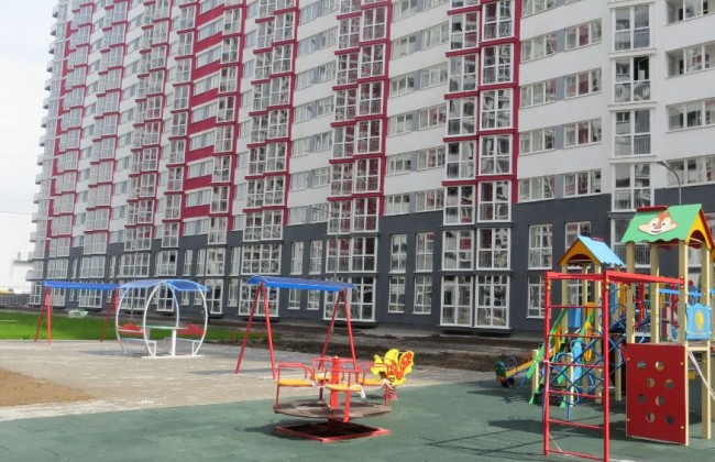 Автомобиль на детской площадке: киевляне возмущены очередным «героем парковки»