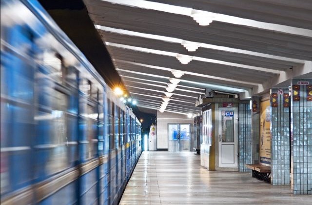 Станция метро в Киеве пошла под воду (фото)