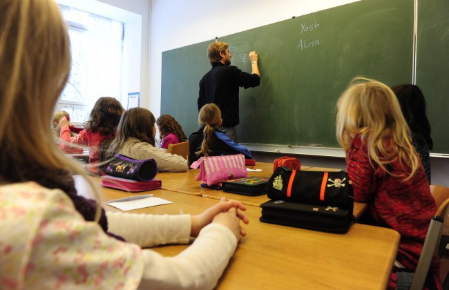 Скандал в школе: детей заставляли каждый день платить по 10 гривен