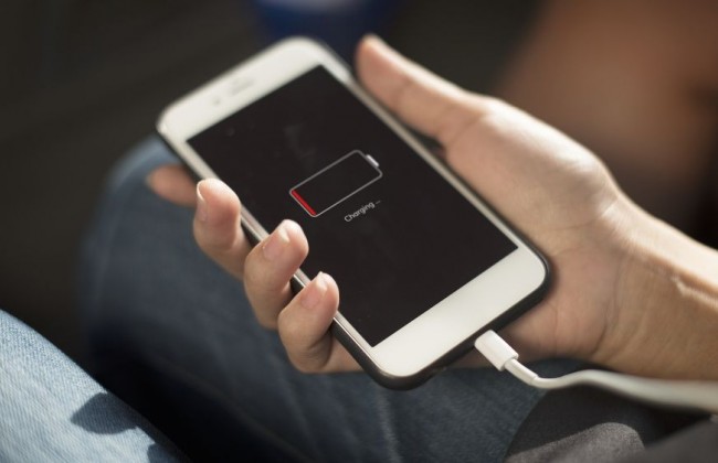 В столичном метро появилась возможность «спасти» телефон