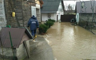 На Закарпатье из-за непогоды затоплены дороги и дома