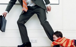 Как правильно взыскать алименты на ребенка (видео)