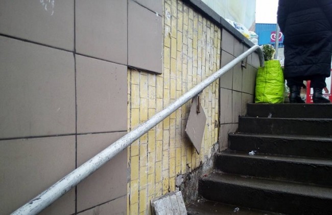 Киевлян разозлил ремонт перехода на Шулявке