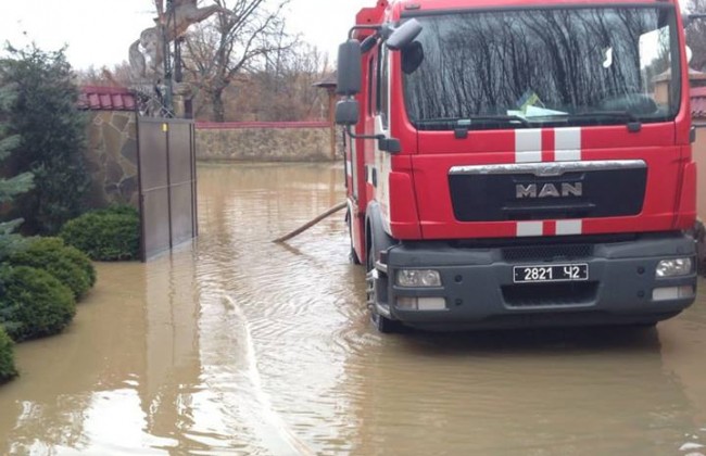 На Закарпатье эвакуируют жителей из-за паводка (фото)