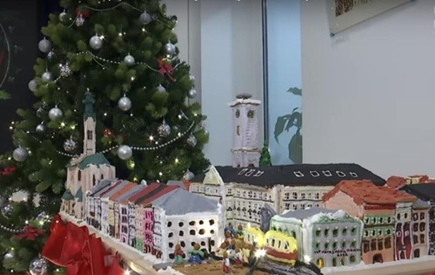 Дипломаты из США сделали пряничную копию центральной площади Львова (видео)