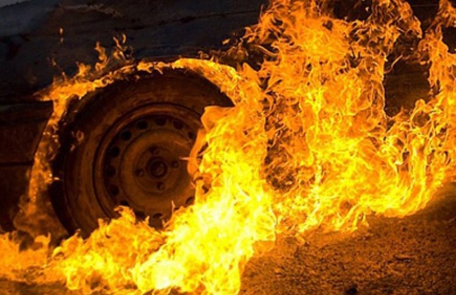 В Харькове на ходу загорелась маршрутка с пассажирами (фото)