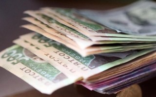 Цифры впечатляют: украинцам назвали зарплаты Турчинова и его заместителей
