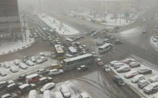 Кличко не Бог: соцсети обсуждают снегопад и работу коммунальщиков