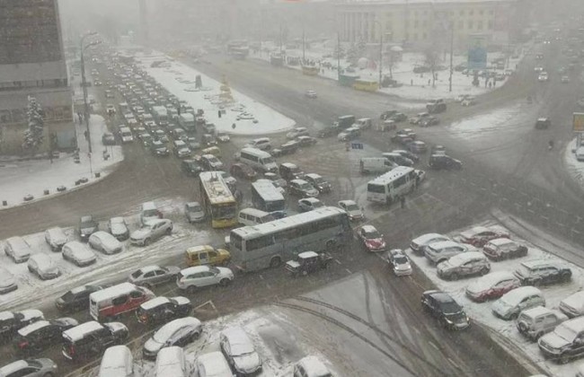 Кличко не Бог: соцсети обсуждают снегопад и работу коммунальщиков