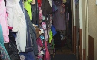 Антисанитария и холод: полицейские спасли пятерых детей от горе-матери и бабушки