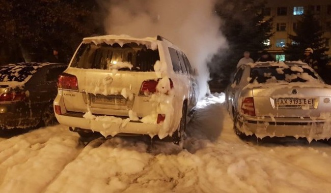 Дело об аварии в Харькове: неизвестные подожгли машину судьи (фото)