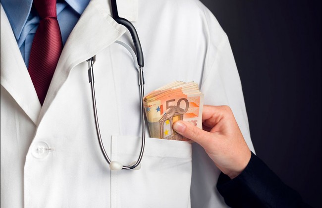 Роды за деньги: врач нагло вымогала пять тысяч гривен за кесарево сечение