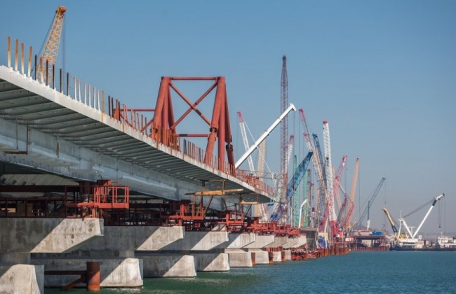 Скандальный Керченский мост соединил Крым с Россией