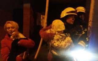 Пожар в киевской многоэтажке:  эвакуированы 25 человек