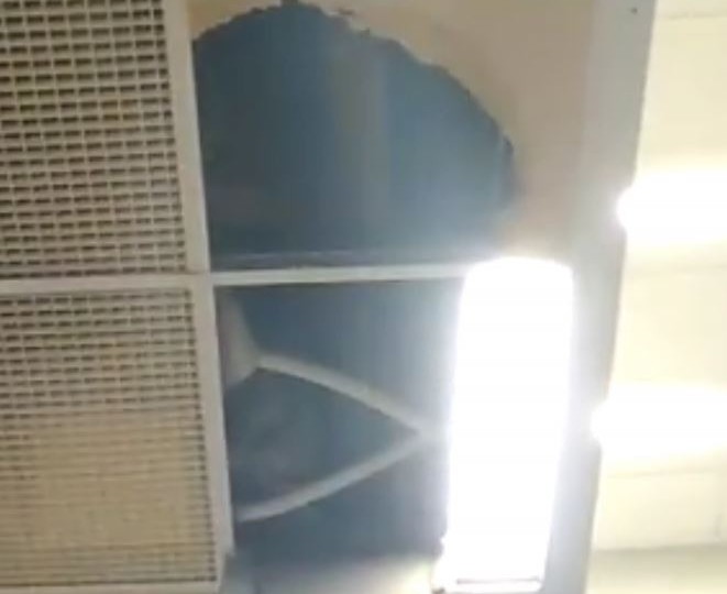 В Киевсовете обвалился потолок: пострадали депутаты