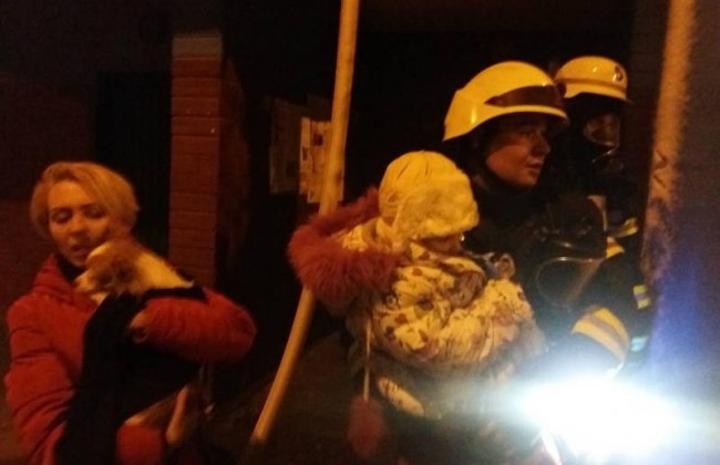 Пожар в киевской многоэтажке:  эвакуированы 25 человек
