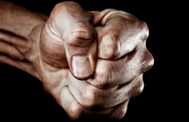 Сначала приручает, а потом убивает: украинцев поразил жестокий убийца животных