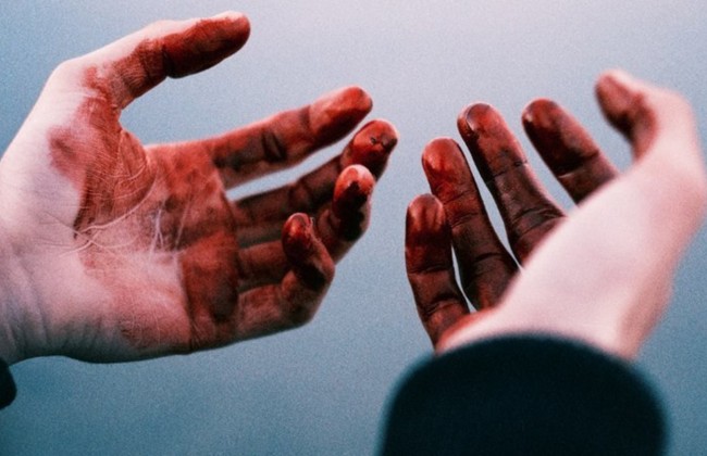 Общество поразило жестокое убийство с участием несовершеннолетнего и его матери (фото)