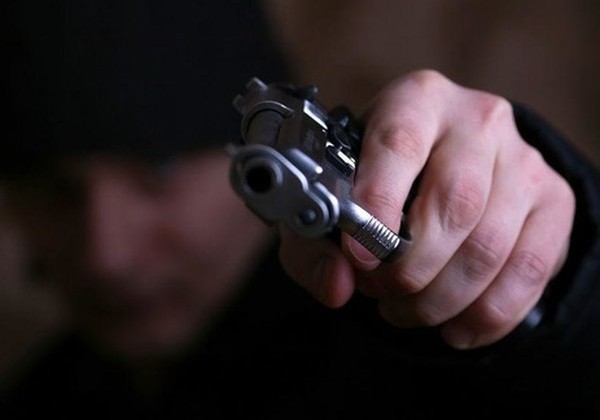 Двое «членов добровольческого батальона»  угрожали оружием полицейским (фото)